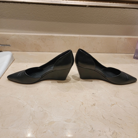 Kenneth Cole Ellis Almond Toe Wedge Pump Black 7 - Picture 4 of 16